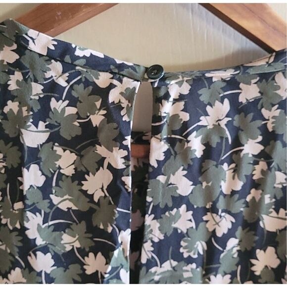 Equipment, Arlinne Printed Silk Dress size Medium new without tags - Picture 7 of 7